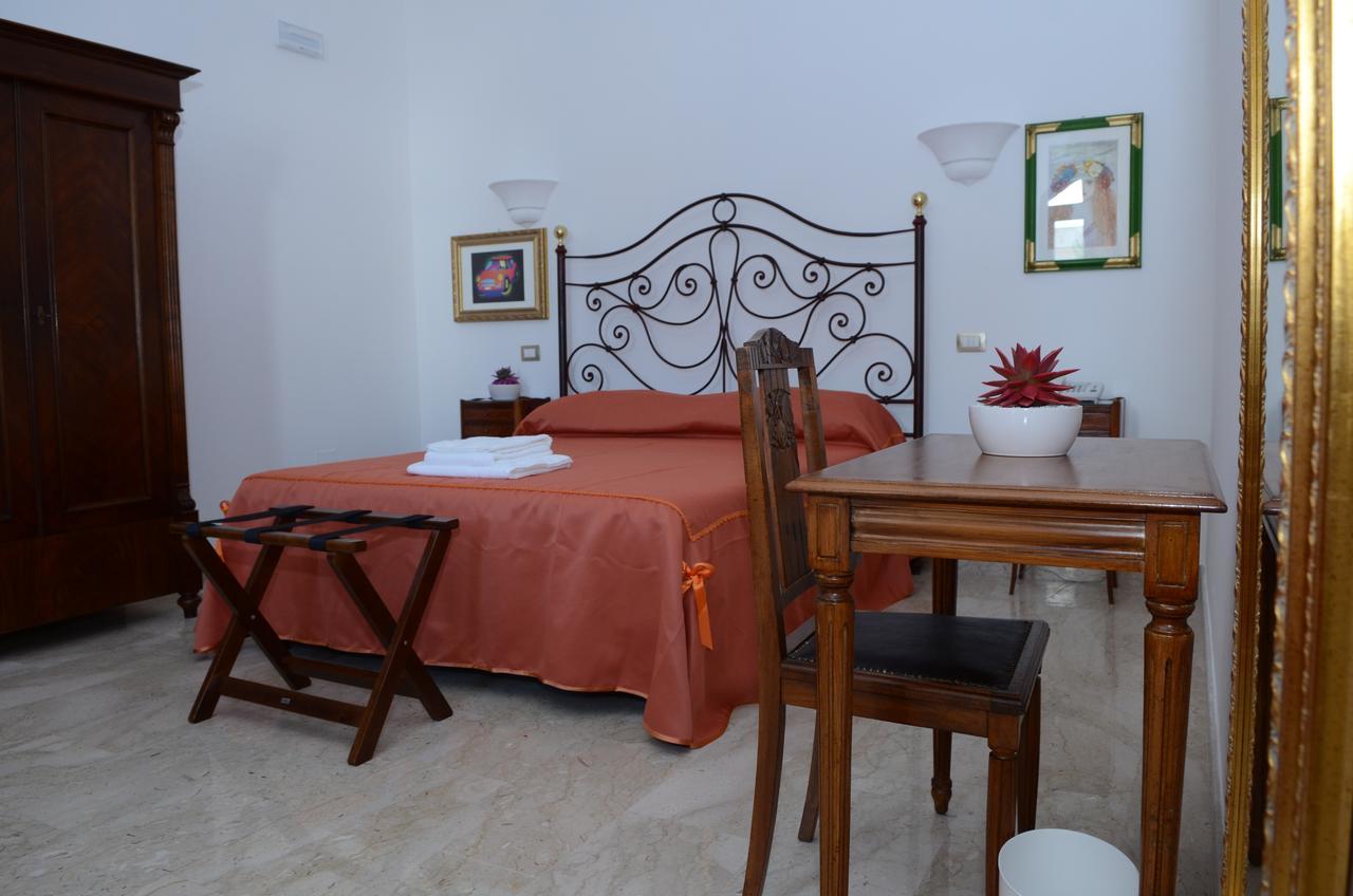 Hotel Villa Leuzzi Salice Salentino Kültér fotó