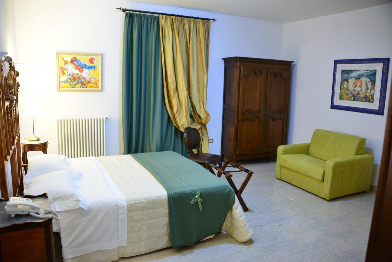 Hotel Villa Leuzzi Salice Salentino Kültér fotó