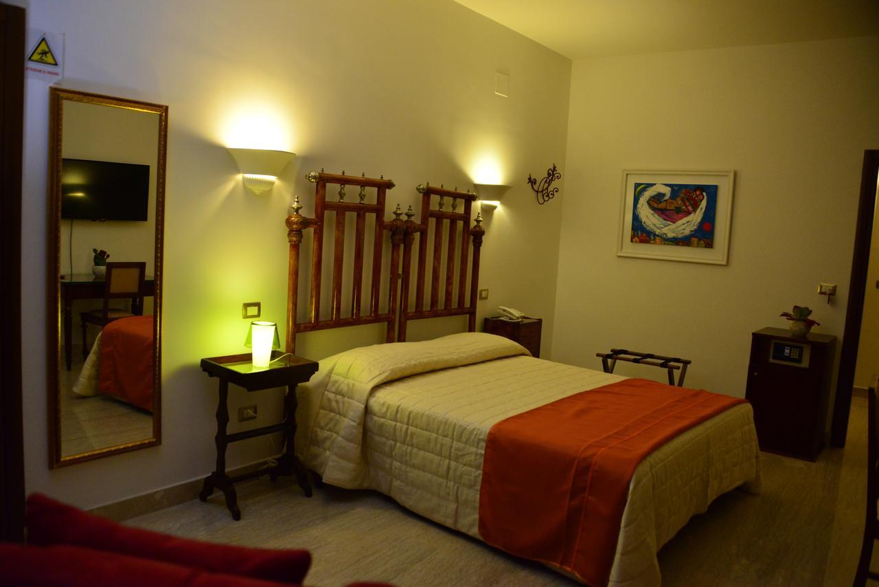 Hotel Villa Leuzzi Salice Salentino Kültér fotó