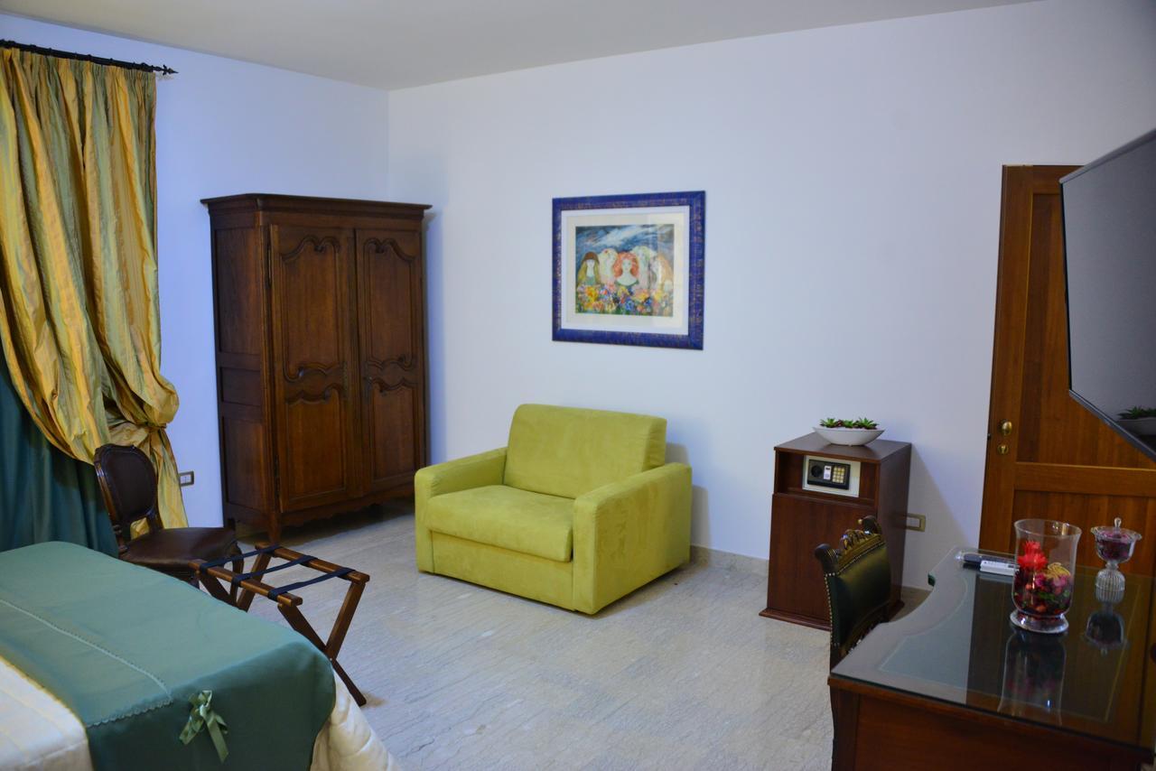 Hotel Villa Leuzzi Salice Salentino Kültér fotó