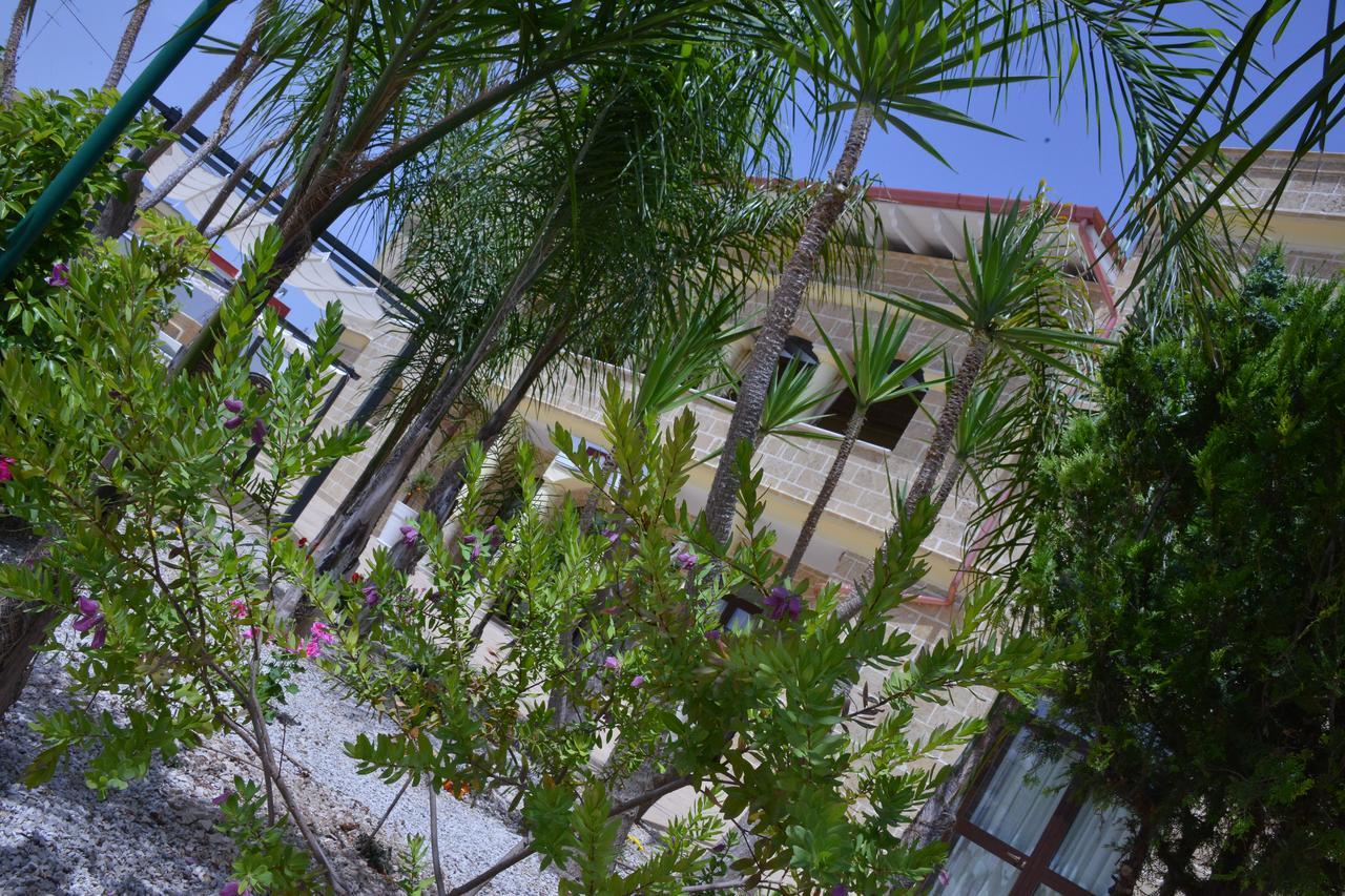 Hotel Villa Leuzzi Salice Salentino Kültér fotó