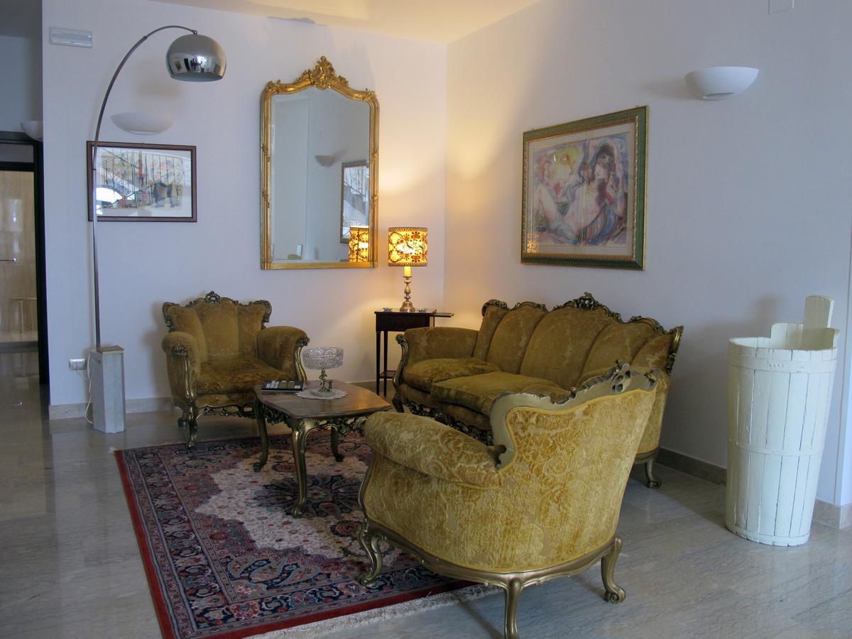 Hotel Villa Leuzzi Salice Salentino Kültér fotó
