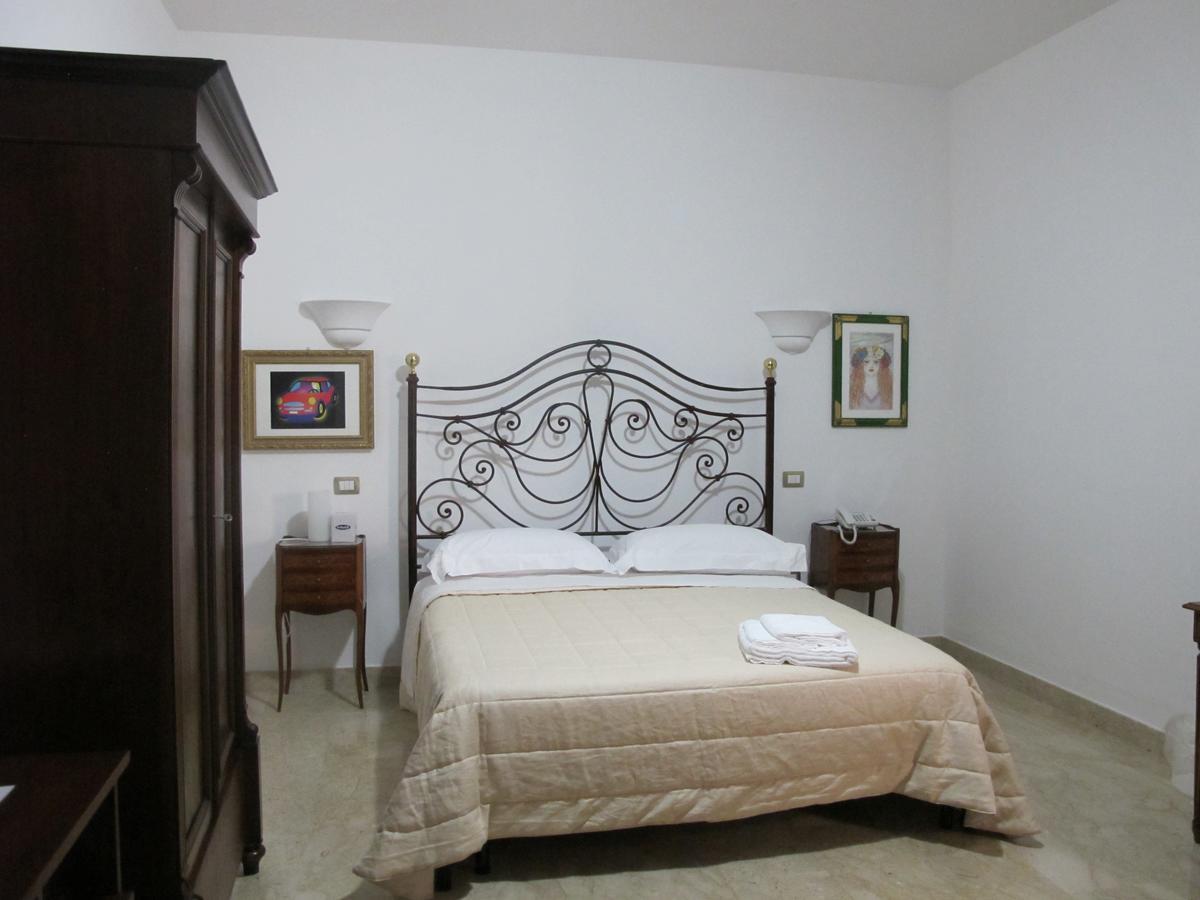 Hotel Villa Leuzzi Salice Salentino Kültér fotó