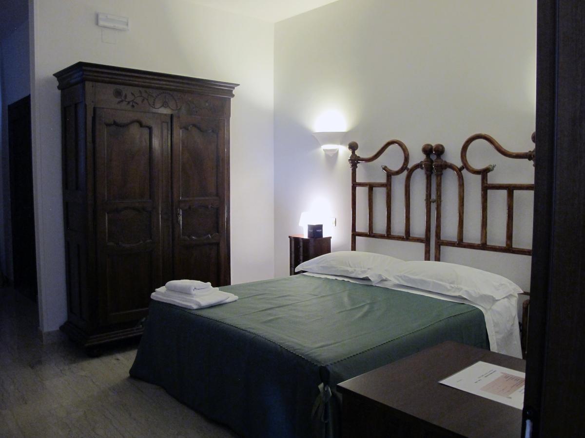 Hotel Villa Leuzzi Salice Salentino Kültér fotó
