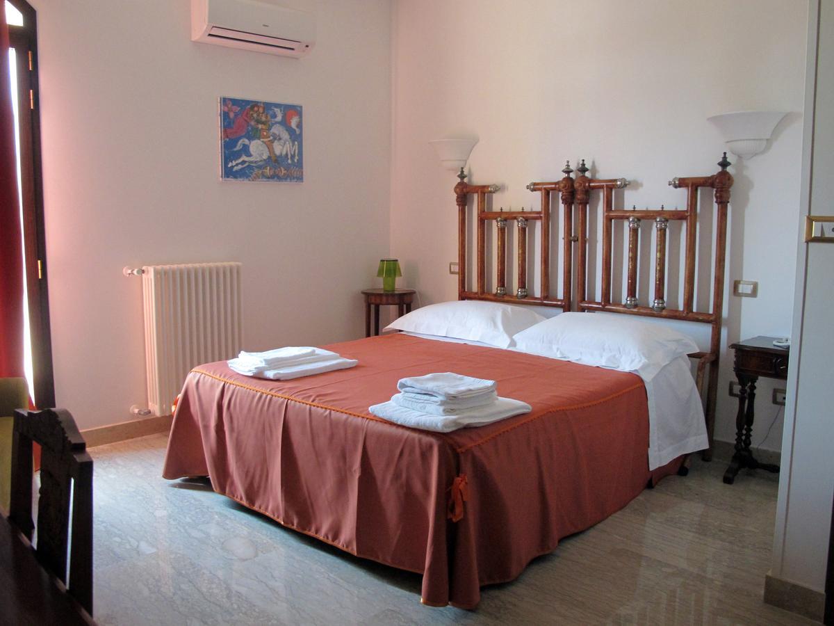 Hotel Villa Leuzzi Salice Salentino Kültér fotó