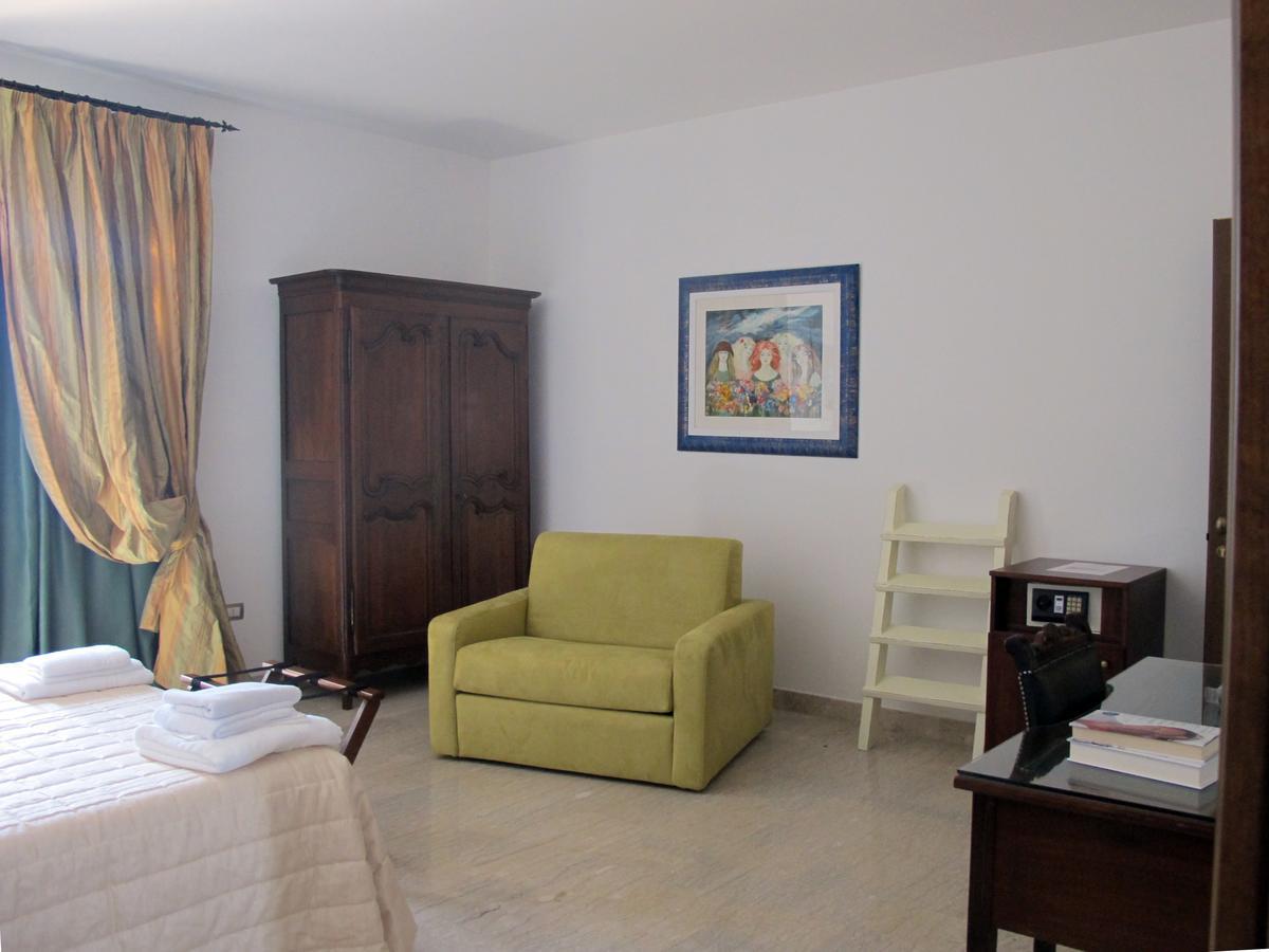 Hotel Villa Leuzzi Salice Salentino Kültér fotó