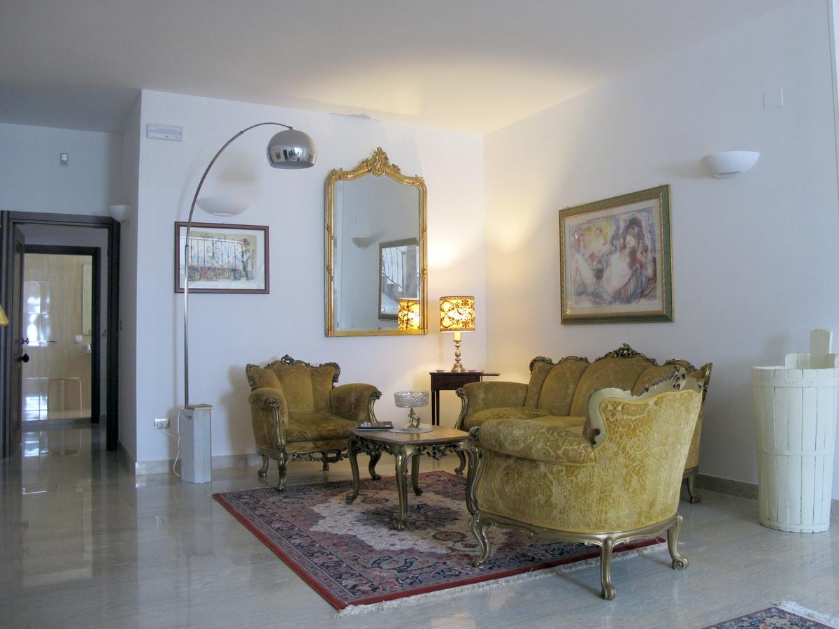 Hotel Villa Leuzzi Salice Salentino Kültér fotó