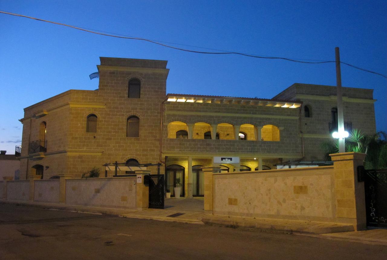Hotel Villa Leuzzi Salice Salentino Kültér fotó