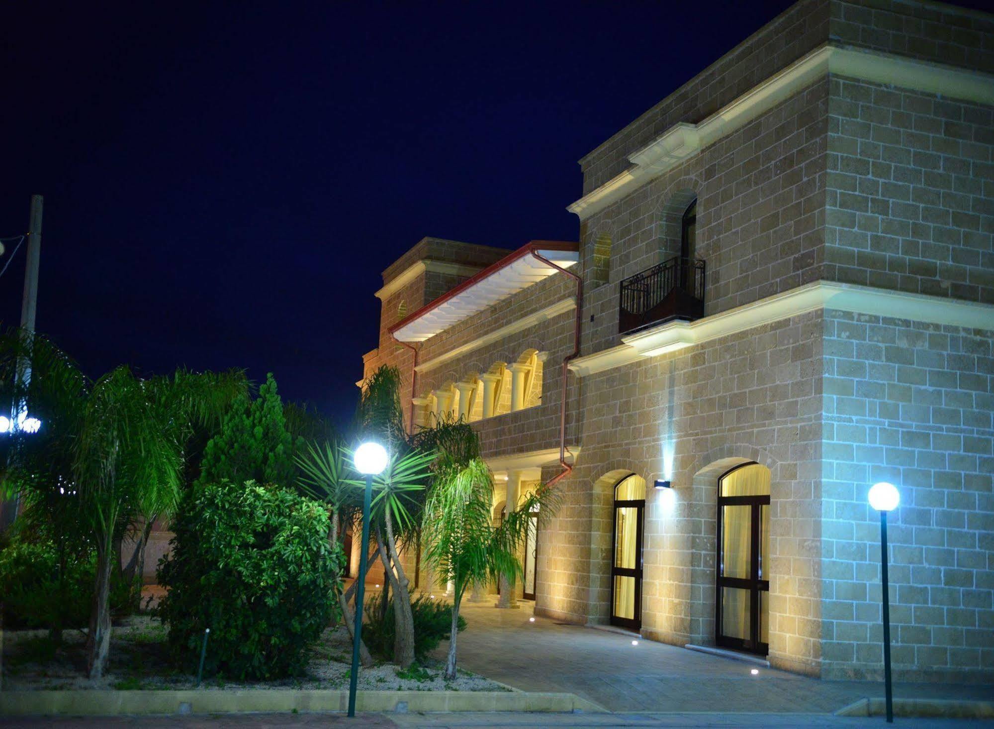 Hotel Villa Leuzzi Salice Salentino Kültér fotó